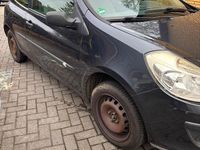 Second-hand Renault Clio II 2006 Albastru Hatchback