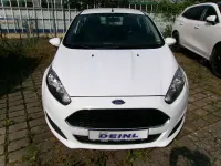 Gebraucht Ford Fiesta Trend 101 PS (74 kW) 2017 Frostweiß Kleinwagen
