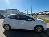 Gebraucht Peugeot 208 Active 68 PS (50 kW) 2014 Weiß Kleinwagen