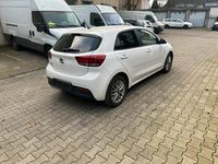 Gebraucht Kia Rio 84 PS (61 kW) 2018 Weiß Limousine