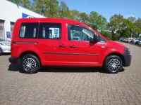 Używany VW Caddy 75 KM (55 kW) 2017 Czerwony Minivan