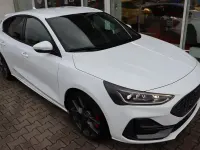 Neu Ford Focus ST 280 PS (205 kW) 2026 Frozen white Limousine