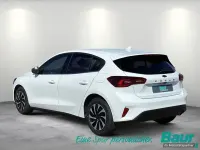Gebraucht Ford Focus Titanium 125 PS (91 kW) 2025 Frozen white Limousine