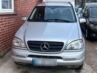 Gebraucht Mercedes ML270 163 PS (119 kW) 2001 Silber SUV