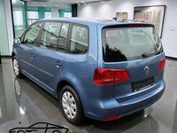 Gebraucht VW Touran Trendline 105 PS (77 kW) 2012 Blau Van / Kleinbus