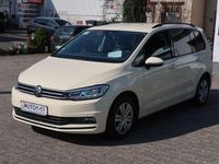 Gebraucht VW Touran 150 PS (110 kW) 2023 Gelb Van / Kleinbus