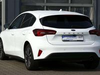 Gebraucht Ford Focus Titanium X 120 PS (88 kW) 2022 Frozen white Limousine