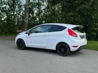 Gebraucht Ford Fiesta 82 PS (60 kW) 2010 Weiß Kleinwagen