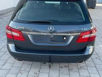 Gebraucht Mercedes E300 231 PS (169 kW) 2011 Schwarz Kombi