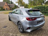 Neu Kia Ceed Spirit 140 PS (102 kW) 2025 (css) lunarsilber met. Kleinwagen