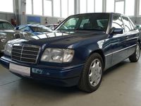Gebraucht Mercedes E420 279 PS (205 kW) 1993 Nautikblau Limousine