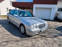 Gebraucht Mercedes E220 143 PS (105 kW) 2001 Silber Limousine