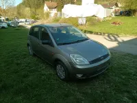 Usata Ford Fiesta 80 CV (58 kW) 2004 Oro Utilitaria