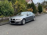 Gebraucht BMW 318 140 PS (102 kW) 2011 Grau Limousine