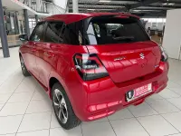 Neu Suzuki Swift Comfort+ 82 PS (60 kW) 2026 Burning red pearl metallic Kleinwagen