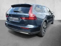 Gebraucht Volvo V60 CC Ultimate 197 PS (144 kW) 2024 Denim blue / metallic Kombi