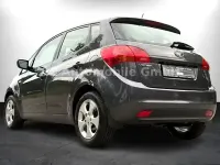 Gebraucht Kia Venga 90 PS (66 kW) 2012 Grau Kleinwagen