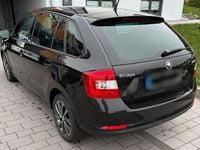 Gebraucht Skoda Rapid 105 PS (77 kW) 2015 Schwarz Kleinwagen