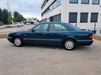 Gebraucht Mercedes E230 150 PS (110 kW) 1995 Blau Limousine