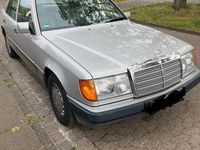 Gebraucht Mercedes E260 160 PS (117 kW) 1990 Silber Limousine