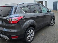 Gebraucht Ford Kuga Titanium 150 PS (110 kW) 2019 Grau SUV