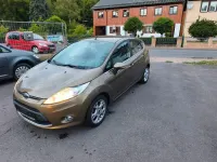 Gebraucht Ford Fiesta Titanium 82 PS (60 kW) 2013 Braun Limousine