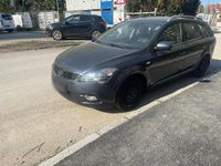 Second-hand Kia Ceed 109 CP (80 kW) 2010 Negru Hatchback