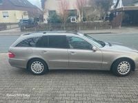 Gebraucht Mercedes E220 150 PS (110 kW) 2005 Grau Kombi
