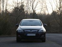 Second-hand Opel Astra Edition 140 CP (102 kW) 2012 Negru Berlinǎ