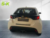 Gebraucht Toyota Yaris Basis 72 PS (52 kW) 2023 Schneeweiß Kleinwagen