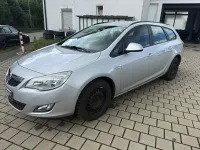 Gebraucht Opel Astra Edition 140 PS (102 kW) 2011 Silber Kombi