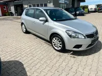 Gebraucht Kia Ceed 90 PS (66 kW) 2009 Silber Kleinwagen
