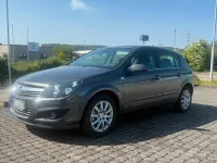 Używany Opel Astra 125 KM (91 kW) 2009 Szary Hatchback