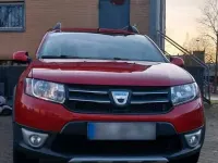 Gebraucht Dacia Sandero 90 PS (66 kW) 2015 Rot SUV