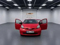 Gebraucht Toyota Aygo 68 PS (50 kW) 2007 Rot Kleinwagen