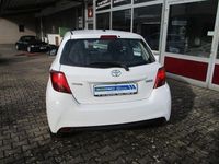 Gebraucht Toyota Yaris 69 PS (50 kW) 2014 Weiß Kleinwagen