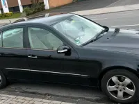 Używany Mercedes E280 190 KM (139 kW) 2005 Czarny Sedan/Limuzyna