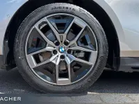 Gebraucht BMW 520 208 PS (152 kW) 2025 Grau Limousine