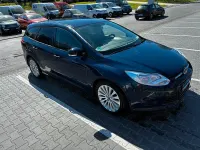 Usado Ford Focus 101 HP (74 kW) 2014 Azul Carrinha