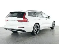 Używany Volvo V60 Plus 310 KM (228 kW) 2025 Biały Kombi