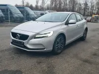 Gebraucht Volvo V40 Momentum 152 PS (111 kW) 2017 Silber Limousine