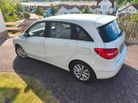 Gebraucht Mercedes B180 122 PS (89 kW) 2013 Weiß Kleinwagen