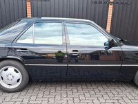 Gebraucht Mercedes E400 279 PS (205 kW) 1993 Schwarz Limousine