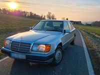 Gebraucht Mercedes E250 95 PS (69 kW) 1993 Silber Limousine