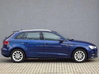 Gebraucht Audi A3 Attraction 125 PS (91 kW) 2015 Blau Kombi