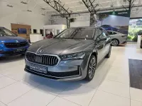 Neu Skoda Superb LAURIN & KLEMENT 204 PS (150 kW) 2025 Graphitegrau metallic Kombi