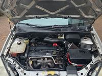 Gebraucht Ford Focus Ghia 116 PS (85 kW) 1999 Silber Limousine