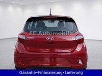 Gebraucht Hyundai i10 Trend 67 PS (49 kW) 2022 Dragon red / met Kleinwagen