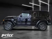 Neu Jeep Wrangler Sahara 272 PS (200 kW) 2025 Schwarz SUV