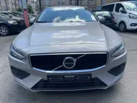 Gebraucht Volvo V60 Core 197 PS (144 kW) 2022 Grau Kombi